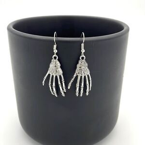 𝅺SKELETON HAND Earrings
